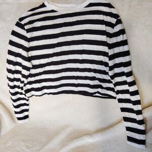 A New Day Long Sleeve Crop Top Size Medium Black and White